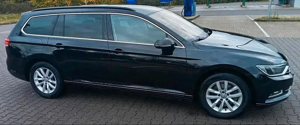 Gebraucht VW Passat Comfortline 125 PS (91 kW) 2018 Schwarz Kombi