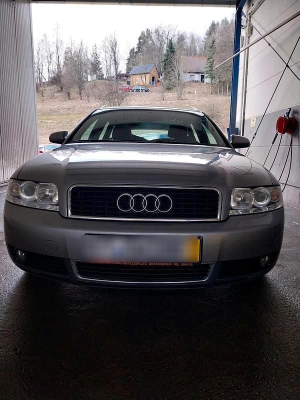 Grau Gebraucht 2003 Audi A4 Kombi | 1.300 € (Guter Preis) - Bild 1/4