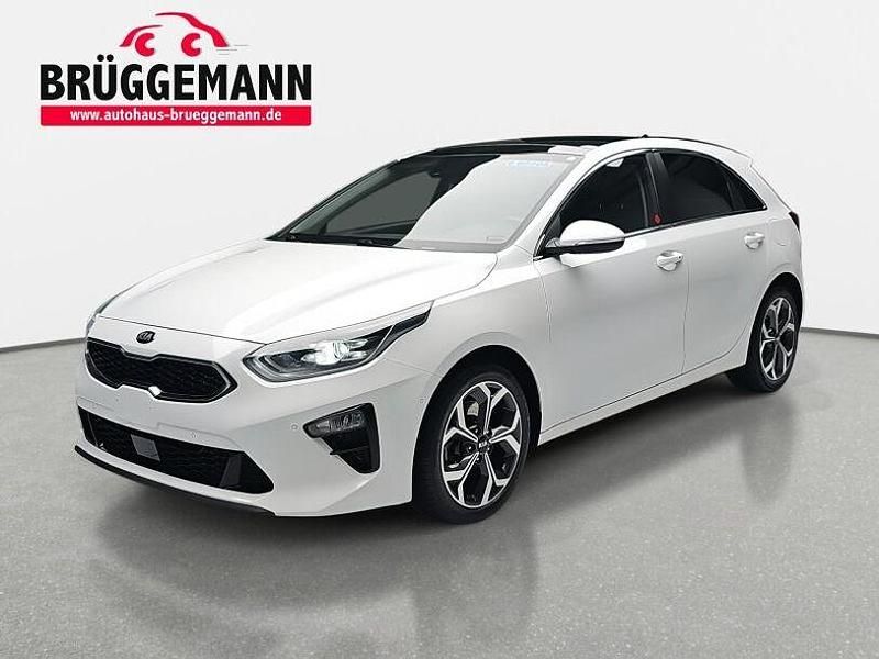 Deluxeweiss metallic Gebraucht 2019 Kia Ceed Platinum Edition Limousine | 15.890 € (Fairer Preis) - Bild 1/4