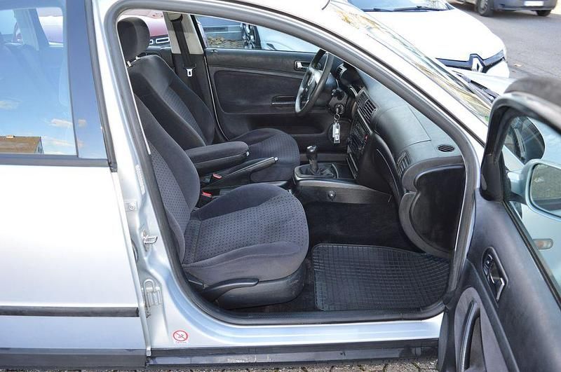 Gebraucht VW Passat Comfortline 101 PS (74 kW) 1998 Silber Limousine