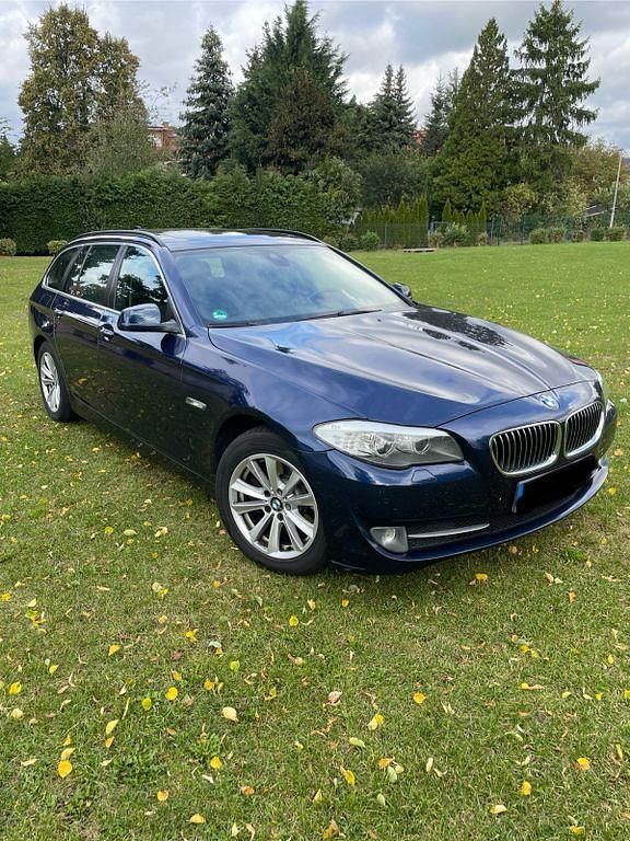 Blau Gebraucht 2013 BMW 520 Kombi | 12.499 € (Fairer Preis) - Bild 1/4