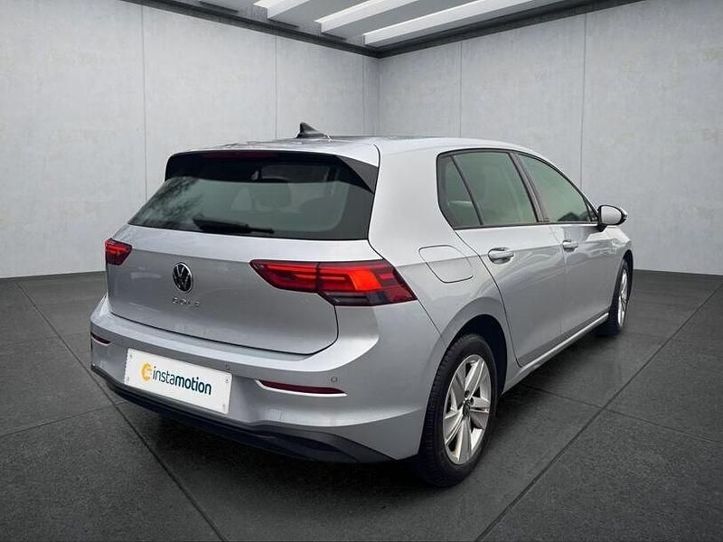 Gebraucht VW Golf VIII 131 PS (96 kW) 2023 Silber Kleinwagen