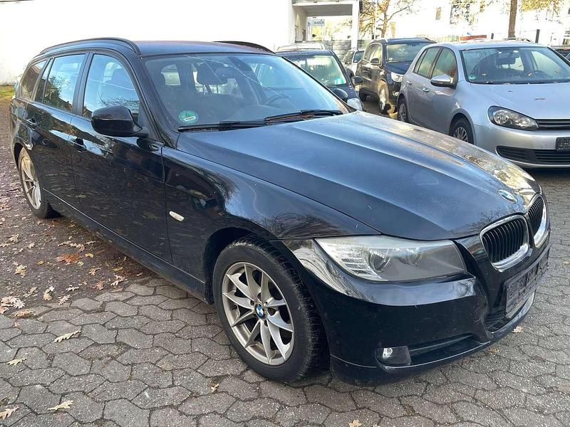 Schwarz ii Gebraucht 2012 BMW 318 Kombi | 3.400 € (Superpreis) - Bild 1/4