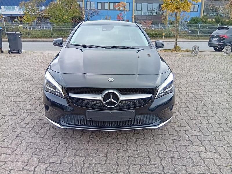 Schwarz Gebraucht 2018 Mercedes CLA180 Shooting Brake Kombi | 15.990 € (Guter Preis) - Bild 1/4