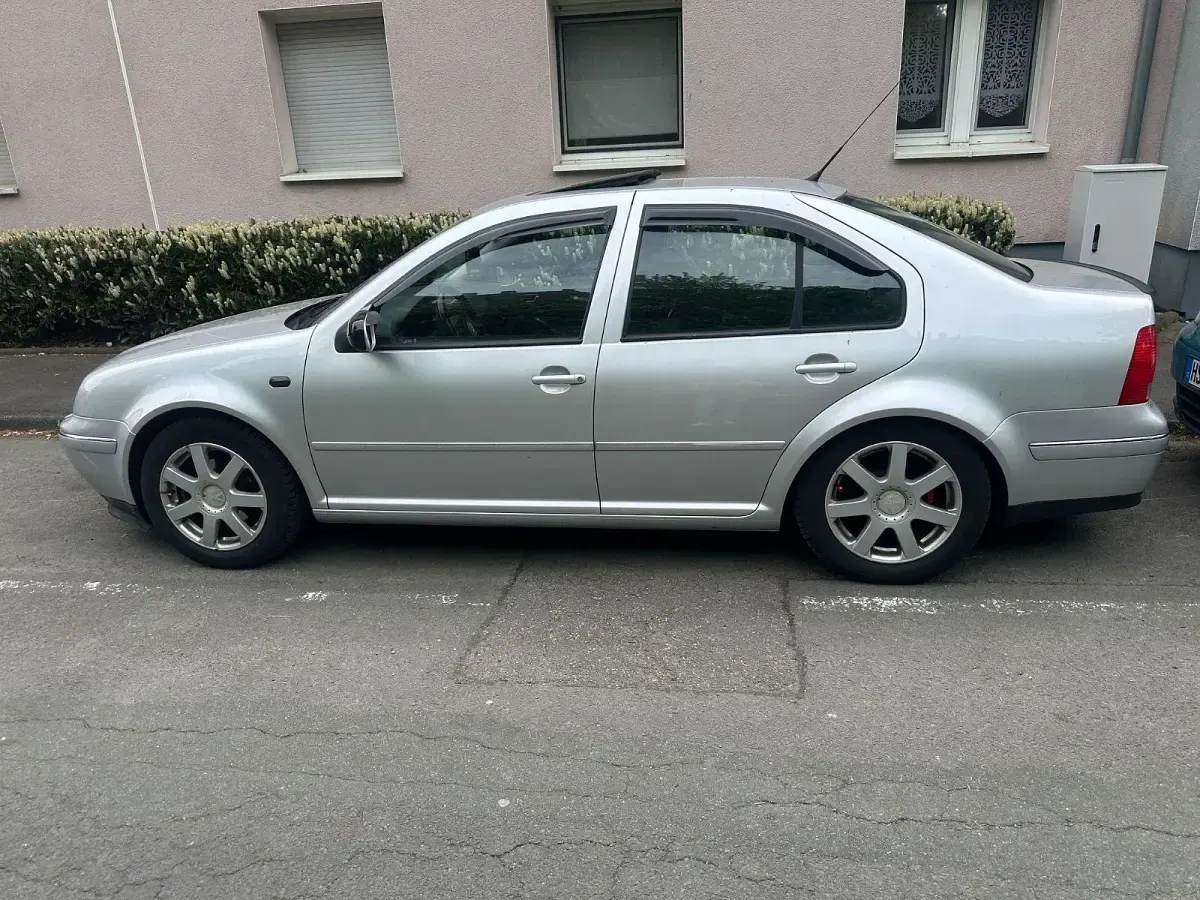 Gebraucht VW Bora 110 PS (80 kW) 2003 Silber Limousine