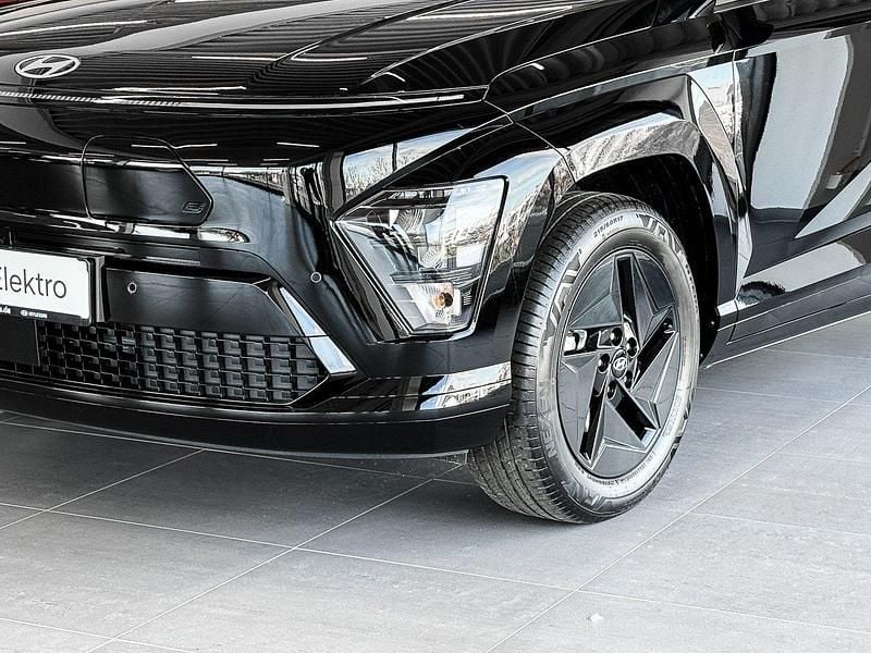 Neu Hyundai Kona Select 99 kW (135 PS) 2025 Schwarz SUV