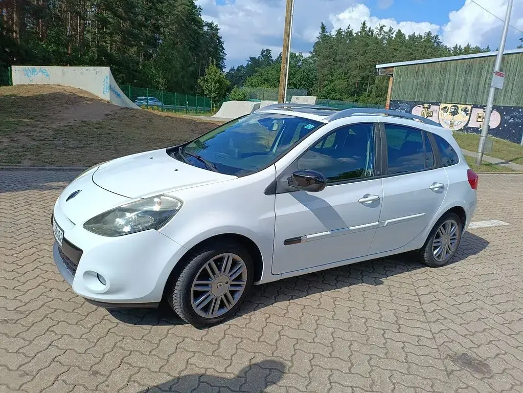 Gebraucht Renault Clio Night&Day 101 PS (74 kW) 2010 Weiß Limousine