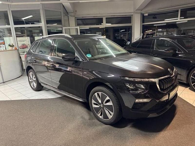Cerna magic/black magic Gebraucht 2024 Skoda Kamiq Selection SUV | 24.990 € (Fairer Preis) - Bild 1/4