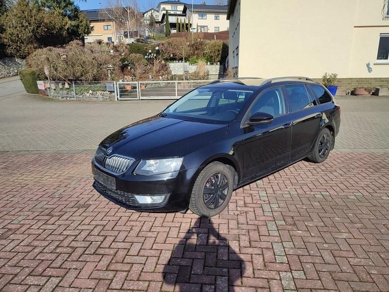 Gebraucht Skoda Octavia Elegance 105 PS (77 kW) 2014 Schwarz Kleinwagen
