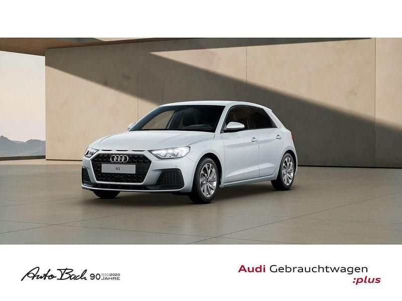 Weiß (gletscherweiß metallic) Gebraucht 2025 Audi A1 Sportback Advanced Plus Kleinwagen | 21.840 € (Guter Preis) - Bild 1/4