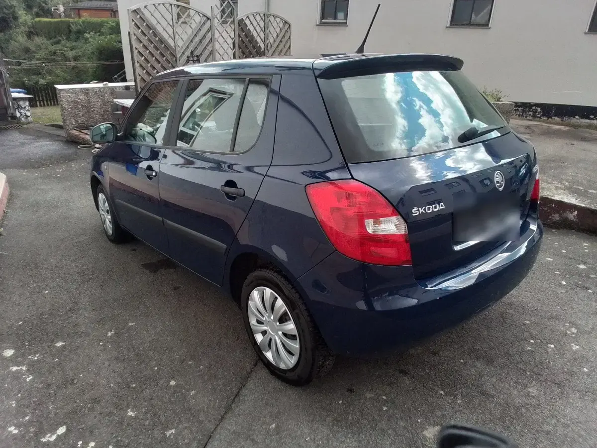 Gebraucht Skoda Fabia 60 PS (44 kW) 2013 Blau Kleinwagen