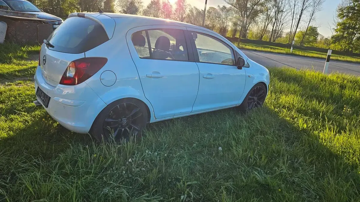 Gebraucht Opel Corsa 100 PS (73 kW) 2012 Weiß Kleinwagen