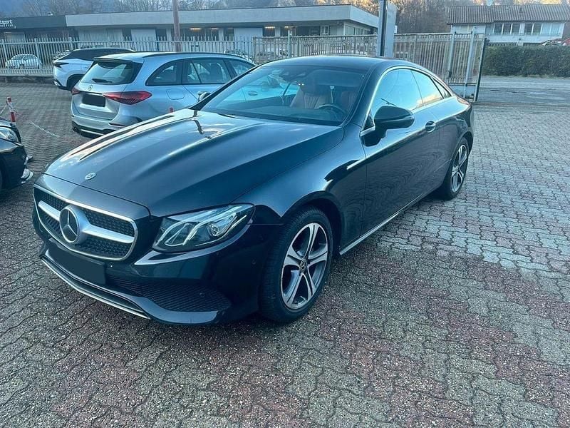 Gebraucht Mercedes E220 194 PS (142 kW) 2018 Schwarz Coupé