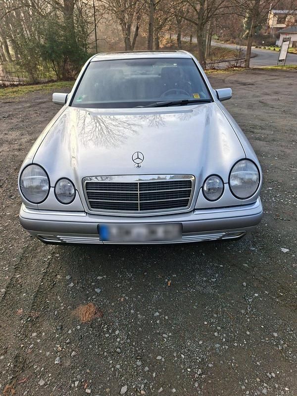 Gebraucht Mercedes E200 Elegance 136 PS (100 kW) 1995 Silber Limousine