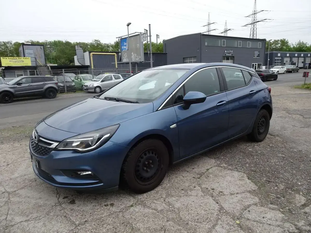 Używany Opel Astra Innovation 105 KM (77 kW) 2015 Niebieski Hatchback