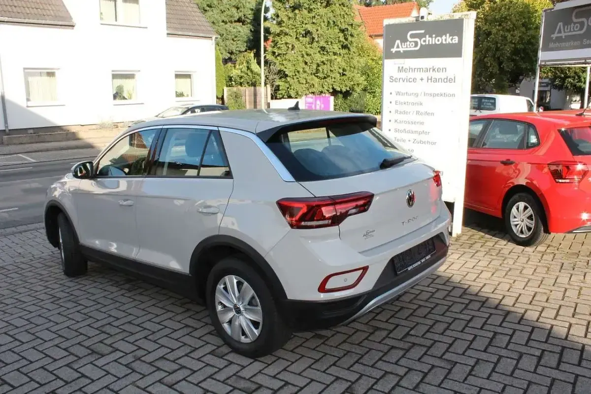 Usado VW T-Roc 110 HP (80 kW) 2023 Cinzento SUV