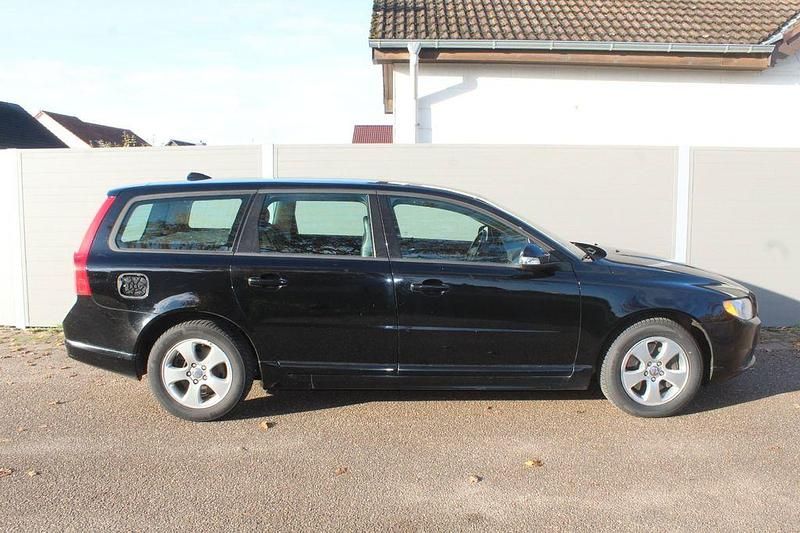 Schwarz Gebraucht 2008 Volvo V70 Momentum Kombi | 2.500 € (Guter Preis) - Bild 1/4