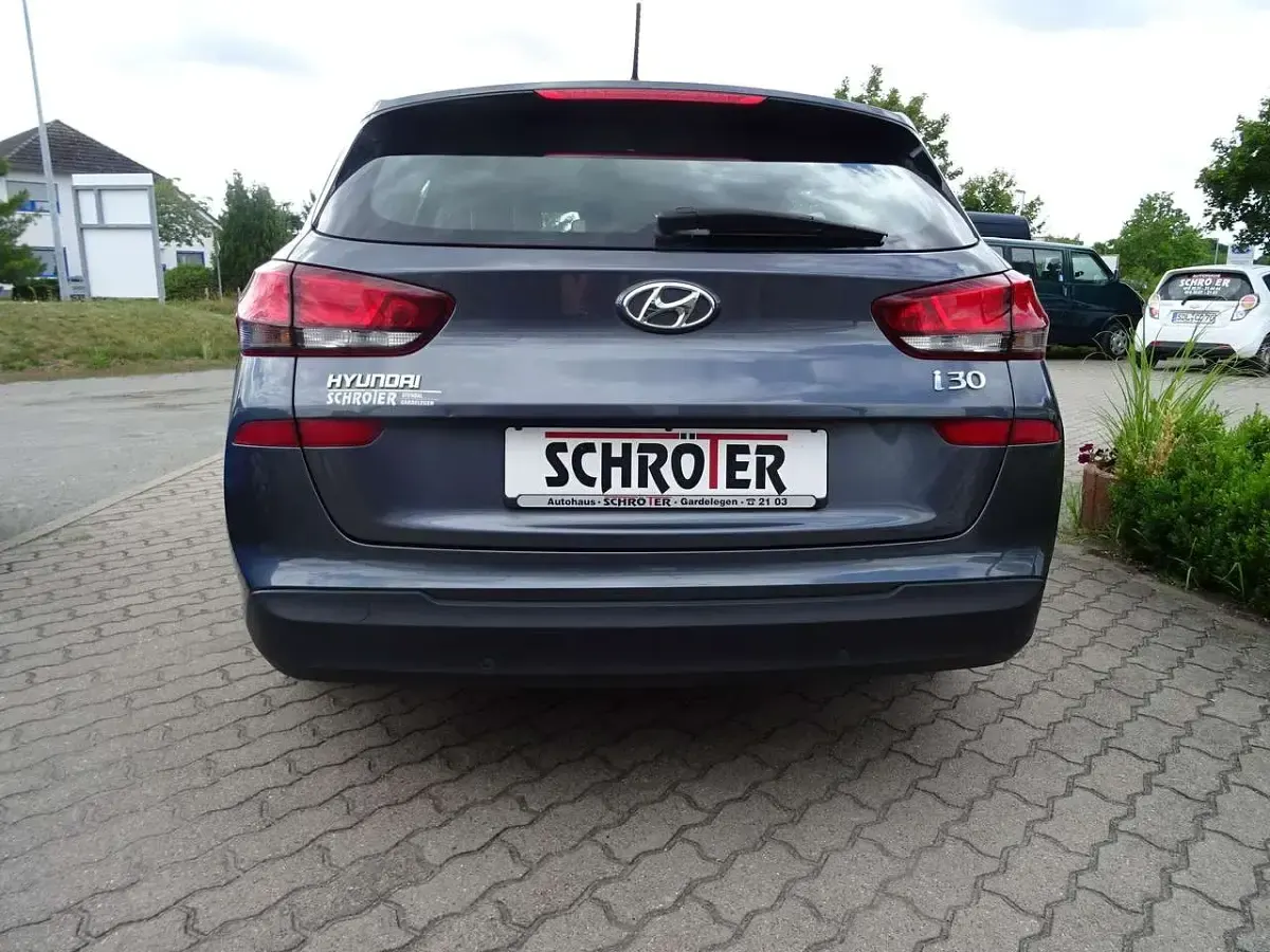 Gebraucht Hyundai i30 Select 99 PS (72 kW) 2019 Micron grey Kombi