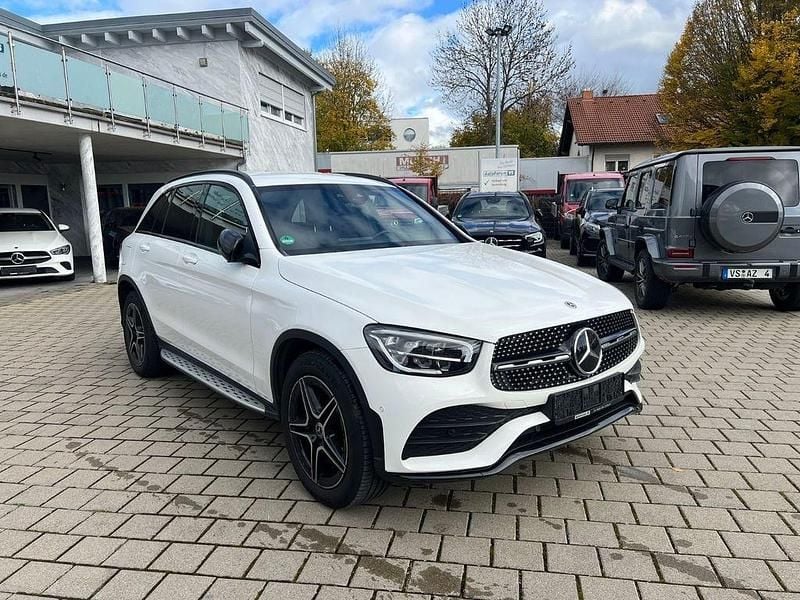 Weiß Gebraucht 2022 Mercedes GLC220 AMG SUV | 39.900 € (Guter Preis) - Bild 1/4