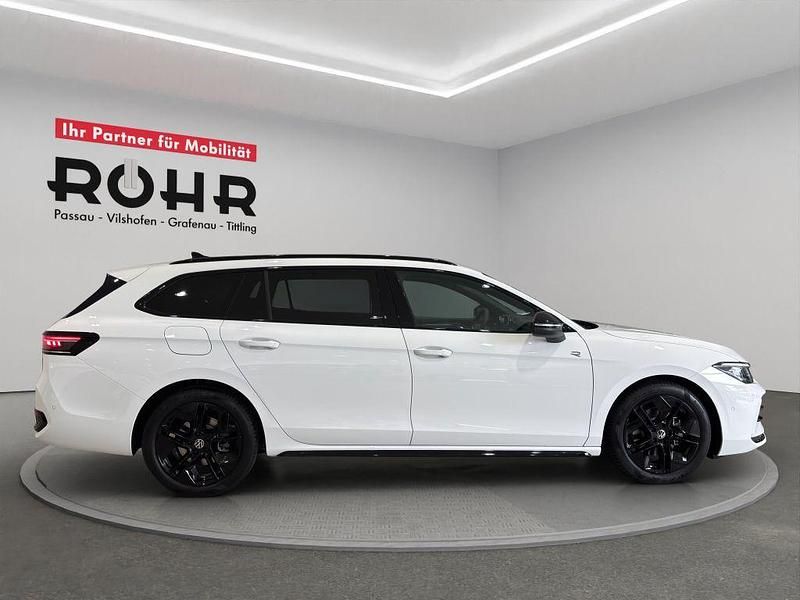 Gebraucht VW Passat R-line 150 PS (110 kW) 2025 Pure white Kombi