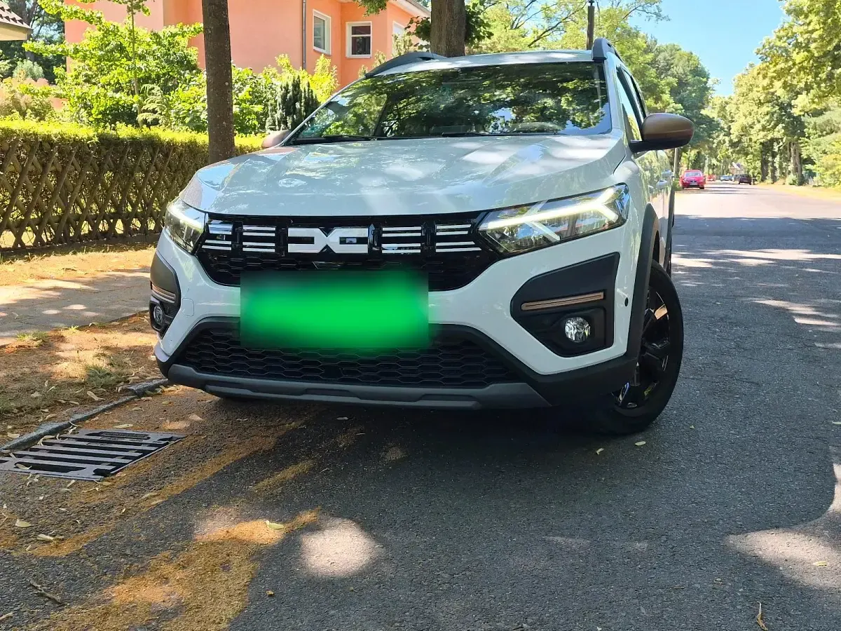 Gebraucht Dacia Jogger 110 PS (80 kW) 2025 Weiß Van / Kleinbus
