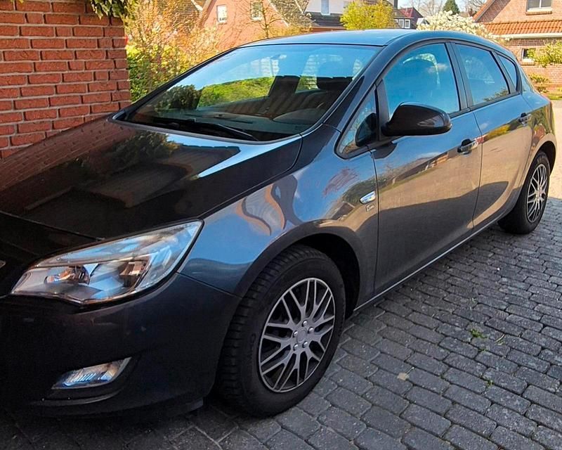 Usata Opel Astra 101 CV (74 kW) 2012 Grigio Berlina