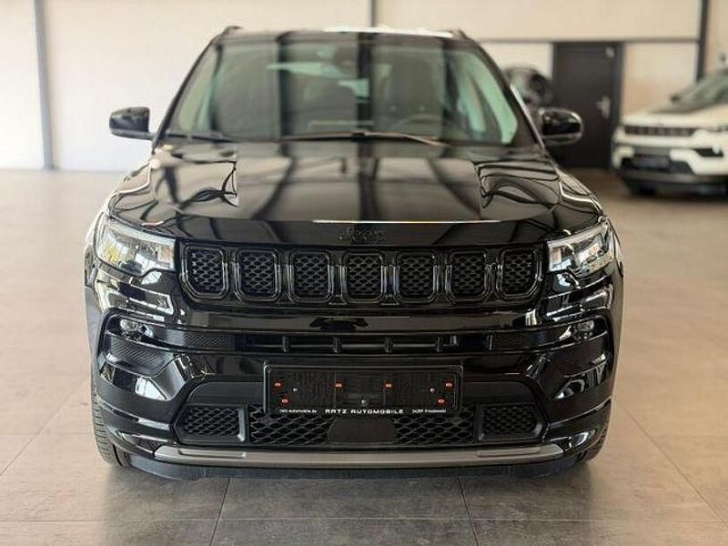 Usado Jeep Compass Altitude 131 HP (96 kW) 2024 Preto SUV