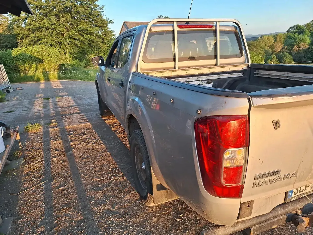 Gebraucht Nissan Navara 163 PS (119 kW) 2016 Silber Pickup