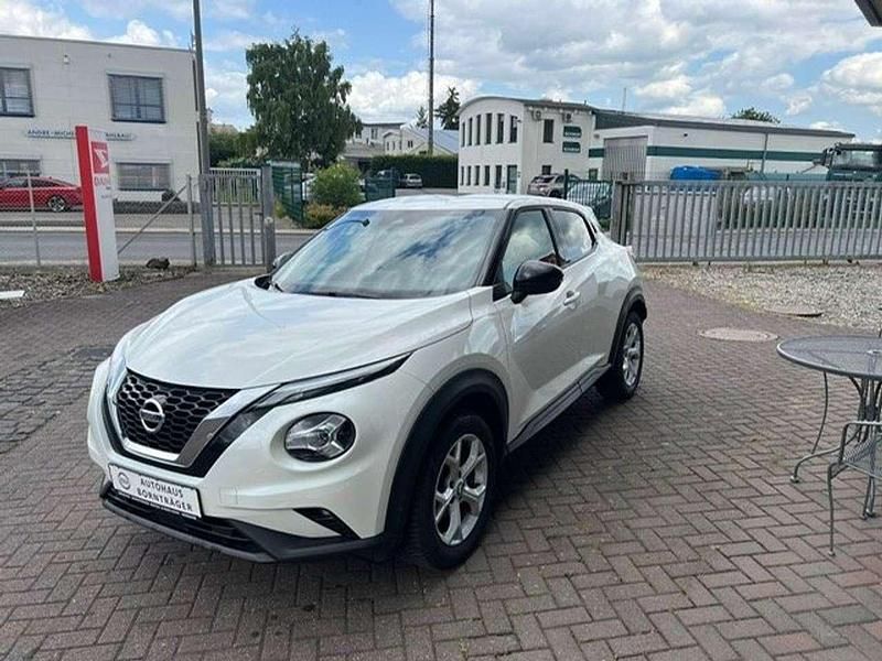 Brilliant white (m) Gebraucht 2021 Nissan Juke N-Connecta SUV | 14.990 € (Fairer Preis) - Bild 1/4