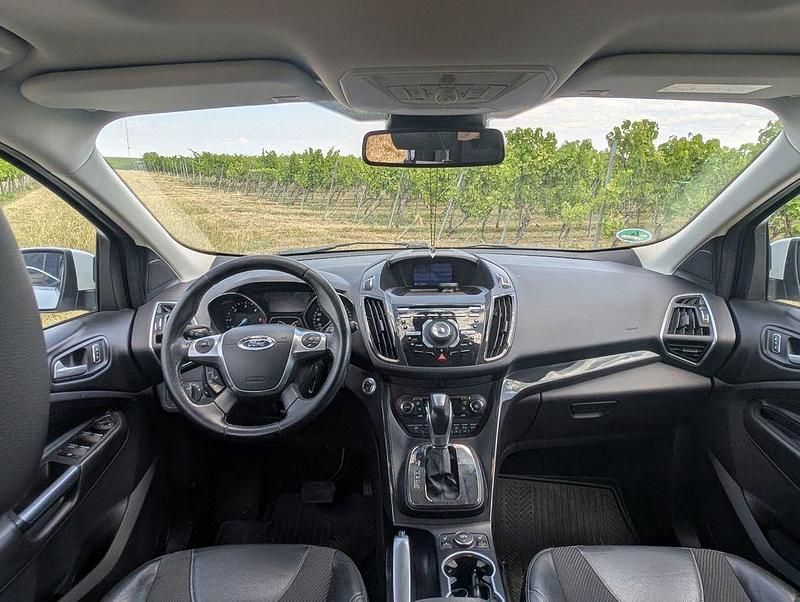 Weiß Gebraucht 2015 Ford Kuga Individual SUV | 9.700 € (Guter Preis) - Bild 1/4