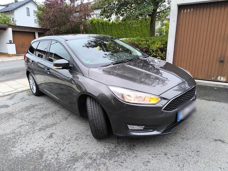 Grau Gebraucht 2017 Ford Focus Business Edition Kombi | 10.900 € (Etwas zu teuer) - Bild 1/4