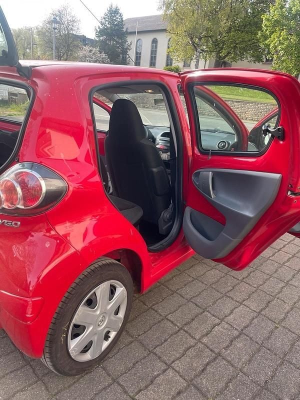 Gebraucht Toyota Aygo 68 PS (50 kW) 2010 Rot Kleinwagen