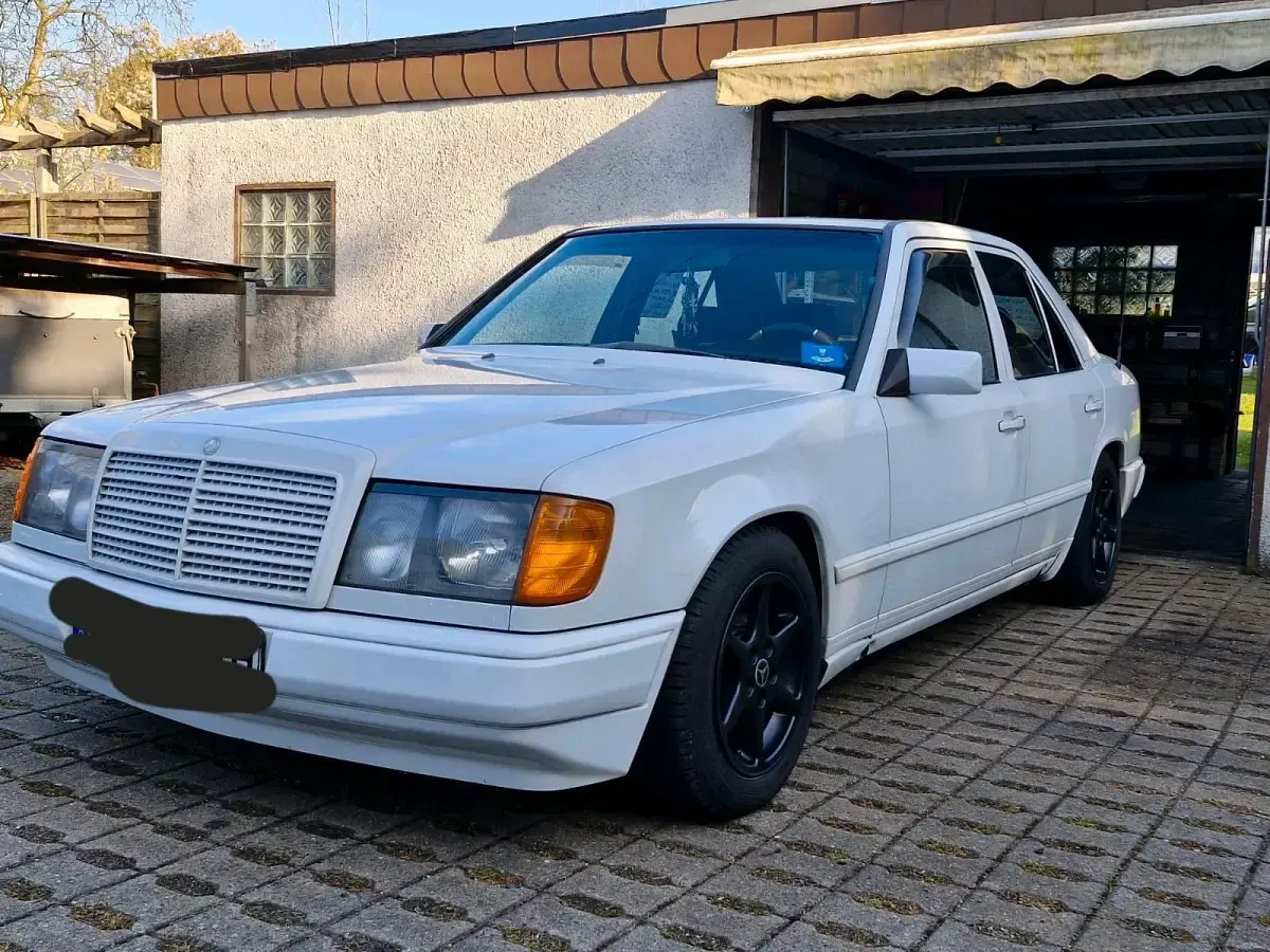Gebraucht Mercedes E230 131 PS (96 kW) 1988 Weiß Limousine