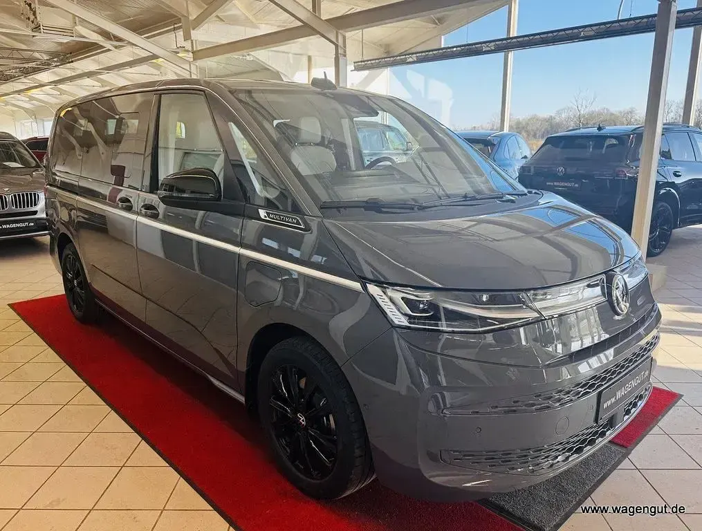 Neu VW Multivan Style 177 PS (130 kW) 2026 Grau Van / Kleinbus