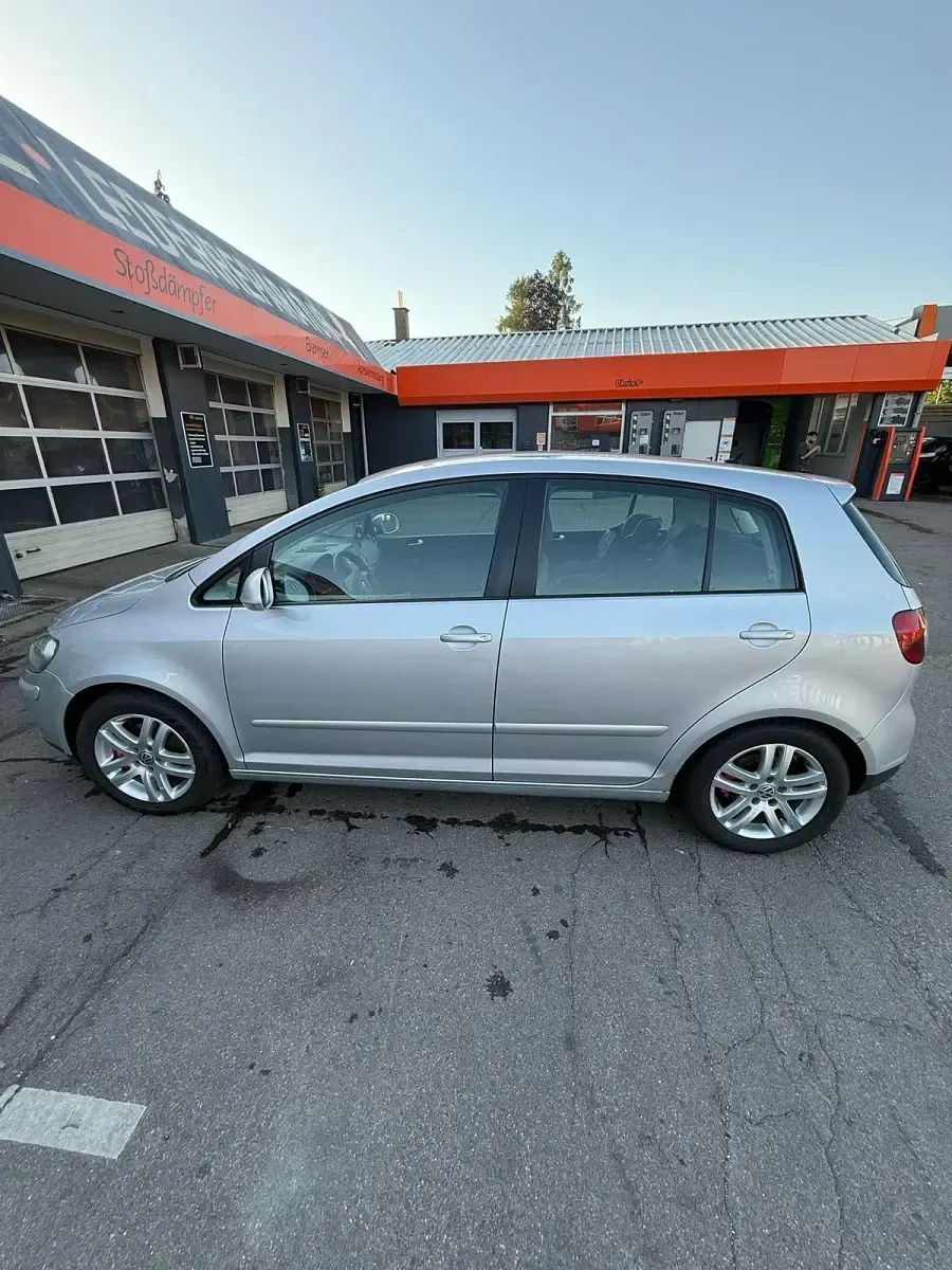 Używany VW Golf V Goal 105 KM (77 kW) 2006 Srebrny Hatchback