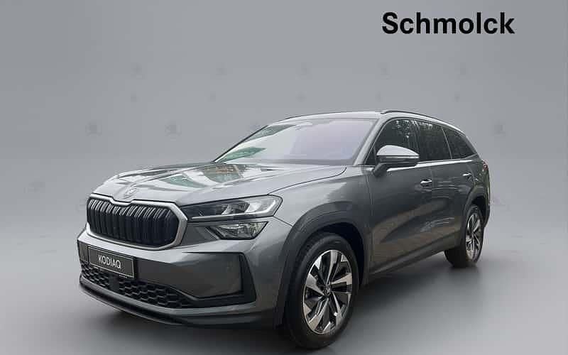 Grau Neu 2025 Skoda Kodiaq Selection SUV | 46.990 € (Fairer Preis) - Bild 1/4