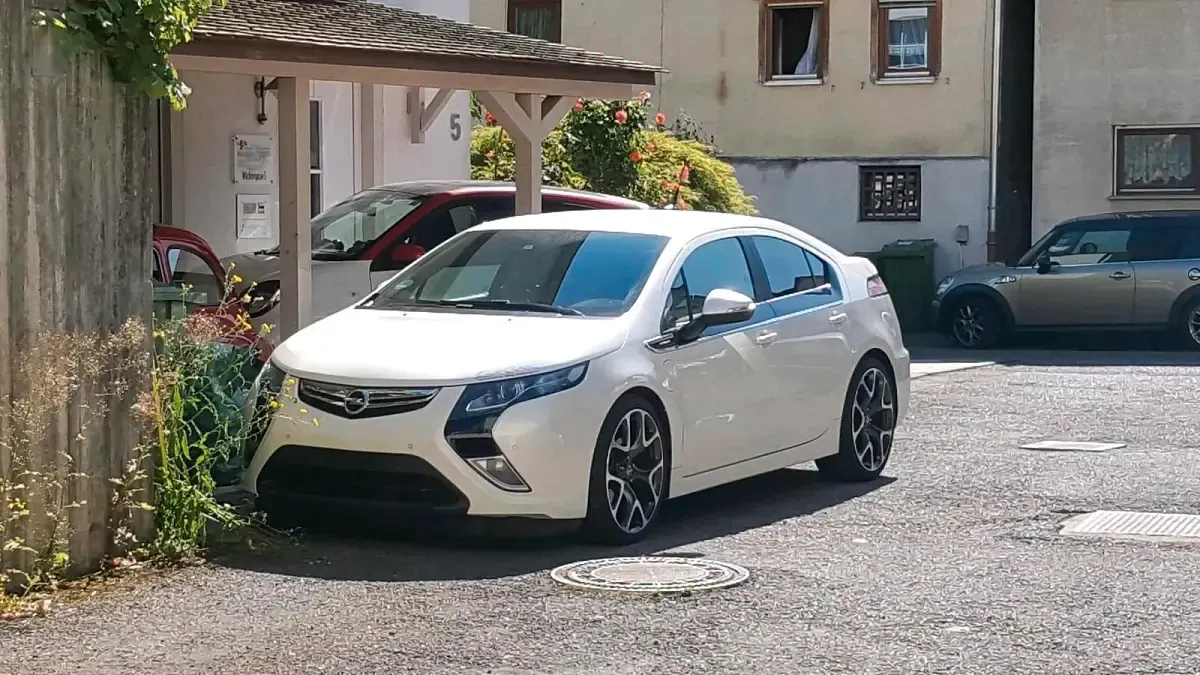 Gebraucht Opel Ampera 150 PS (110 kW) 2012 Weiß Kleinwagen