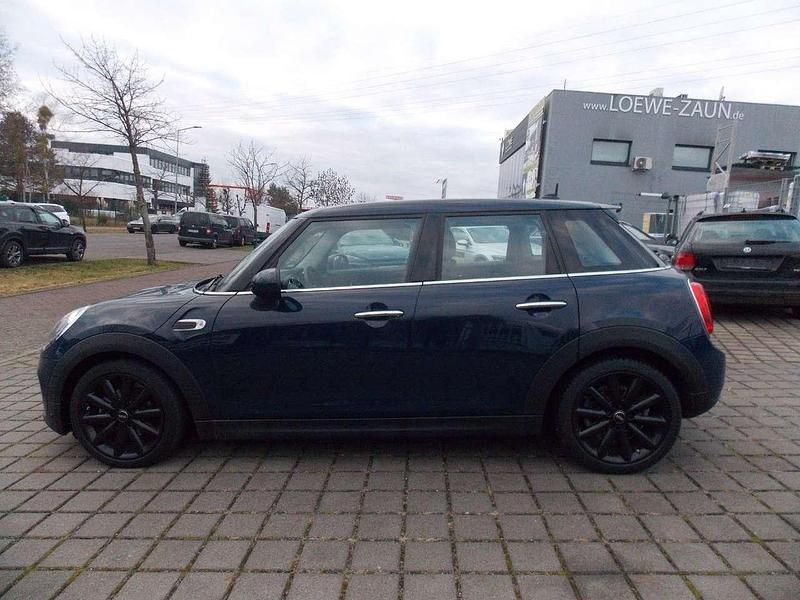 Gebraucht Mini Cooper 102 PS (75 kW) 2019 Lapisluxury blue Kleinwagen
