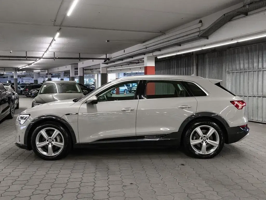 Używany Audi e-tron Advanced Plus 300 kW (408 KM) 2020 Beżowy SUV