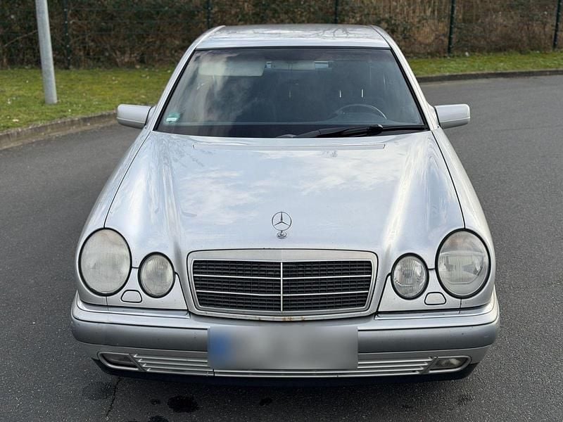 Gebraucht Mercedes E280 Elegance 204 PS (150 kW) 1997 Grau Limousine