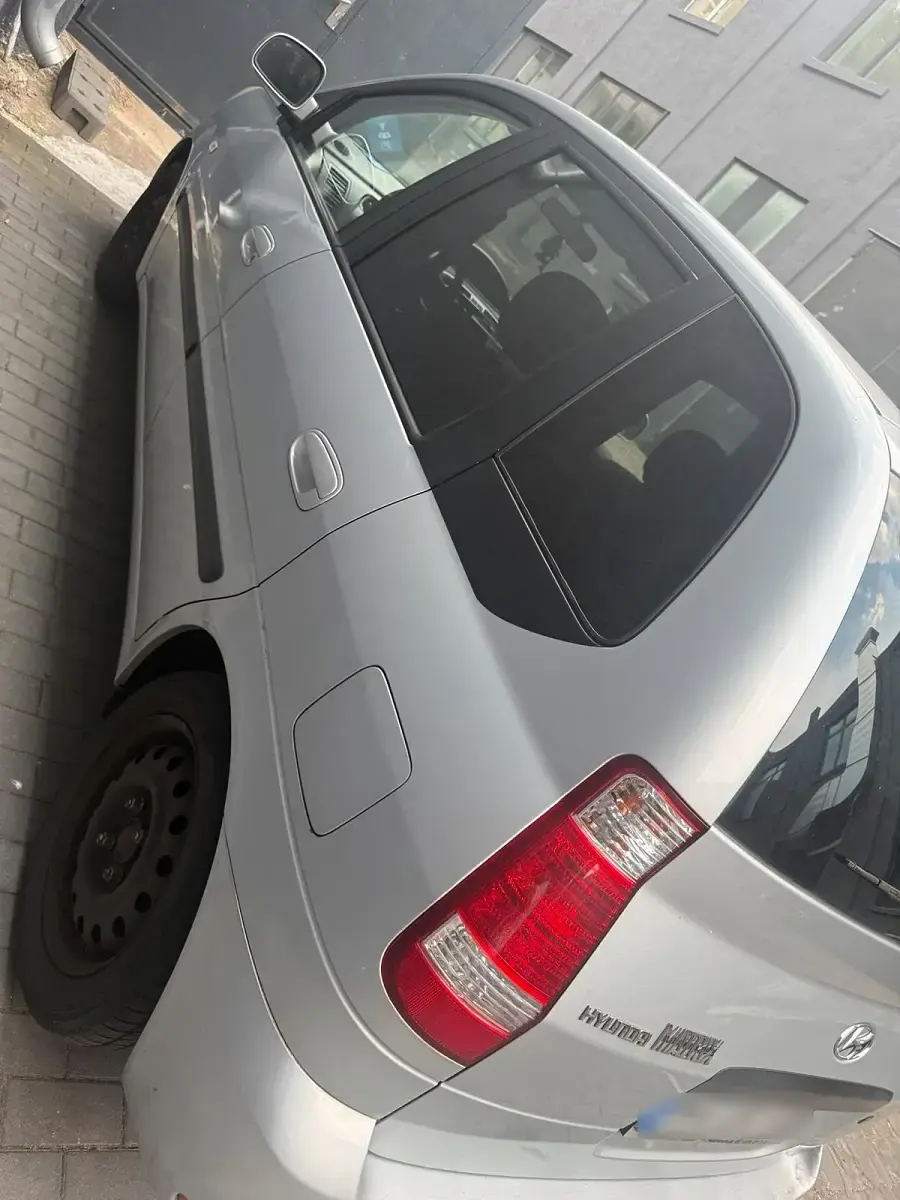 Gebraucht Hyundai Matrix 101 PS (74 kW) 2009 Silber Van / Kleinbus