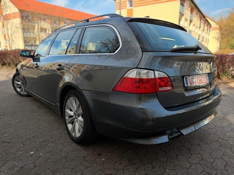 Gebraucht BMW 525 177 PS (130 kW) 2007 Grau Kombi