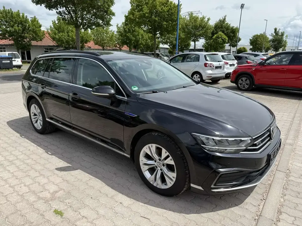 Gebraucht VW Passat GTE 156 PS (114 kW) 2020 Deep black perleffekt Kombi