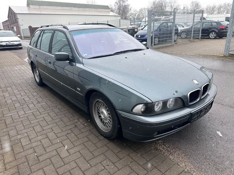 Grau Gebraucht 2003 BMW 530 Sport Line Kombi | 3.950 € (Guter Preis) - Bild 1/4