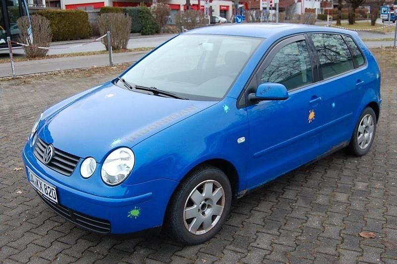Blau Gebraucht 2002 VW Polo Highline Limousine | 650 € (Superpreis) - Bild 1/4