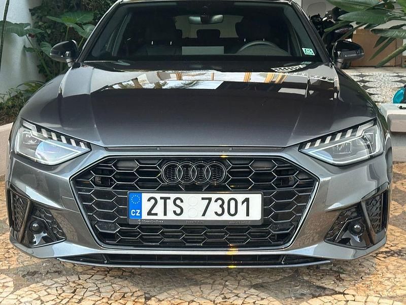 Gebraucht Audi A4 S-Line 150 PS (110 kW) 2024 Grau Kombi