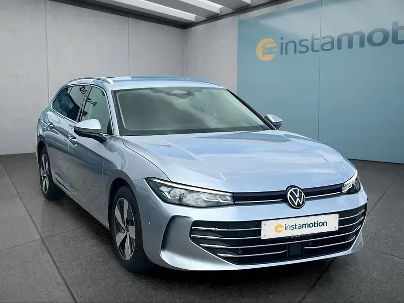 Gebraucht VW Passat 150 PS (110 kW) 2025 Silber Kombi