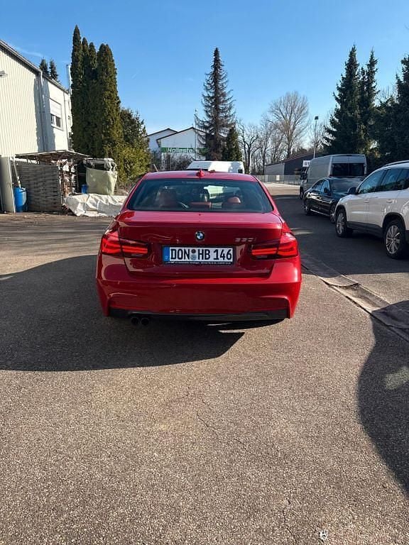 Gebraucht BMW 330 M Sport 252 PS (185 kW) 2018 Rot Limousine