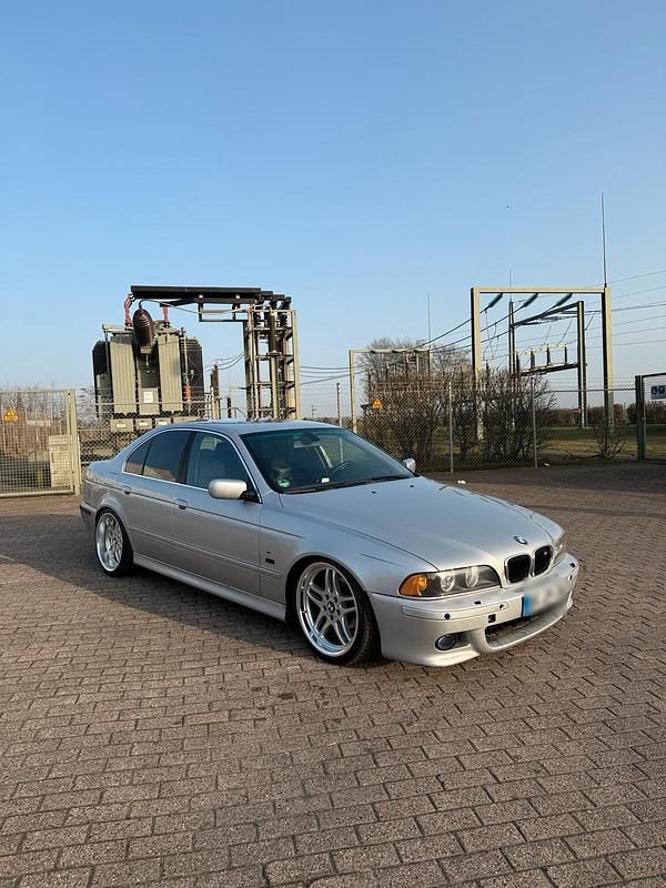 Gebraucht BMW 525 M Sport 163 PS (119 kW) 2002 Silber Limousine