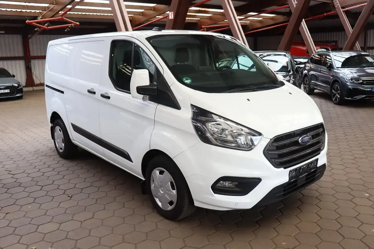 Gebraucht Ford 300 131 PS (96 kW) 2023 Weiß Van / Kleinbus